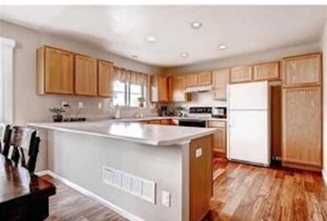 Building Photo - Lovely Gleneagle Charmer!