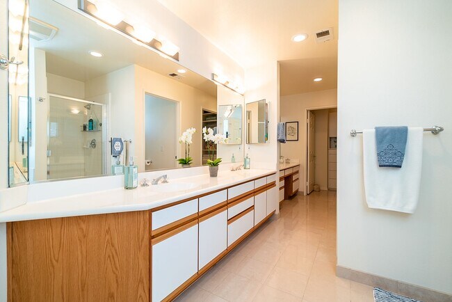 Building Photo - Quiet and Private 3 Bedroom Home in The Cape Community!