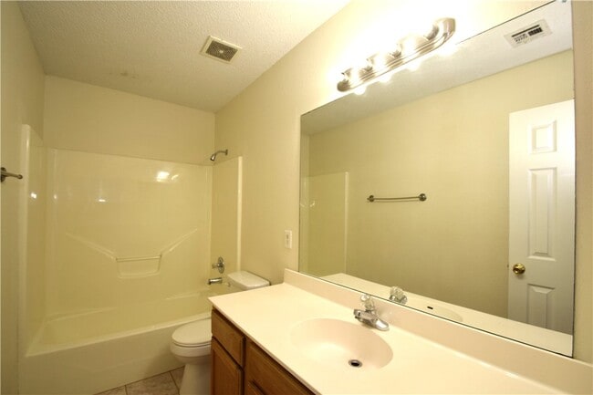 Building Photo - 207 SE 16th St