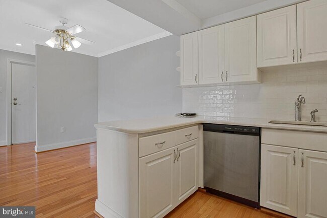 Building Photo - 2572 Riva Rd