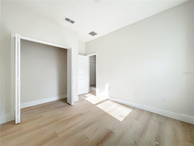 Building Photo - 356 W 4th St