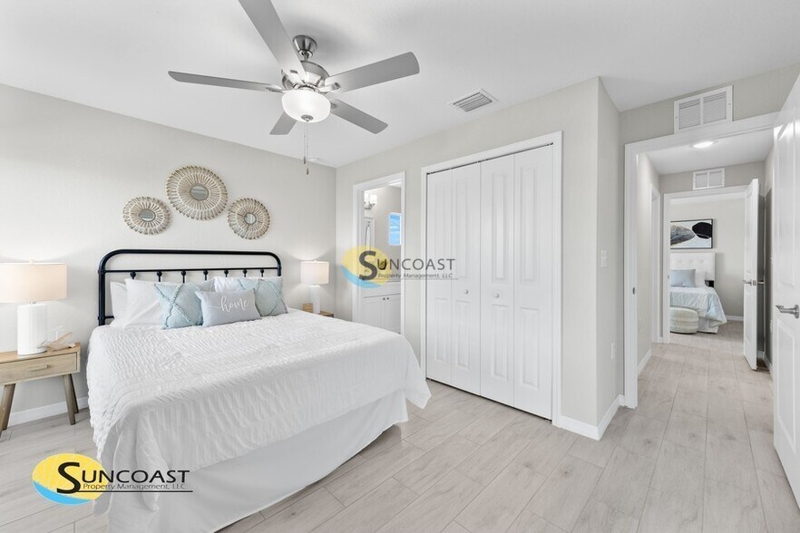 Building Photo - 3929 NE 16th Pl