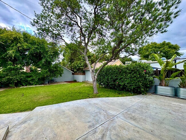 Building Photo - Fabulous 3 bedroom 1 bathroom updated home