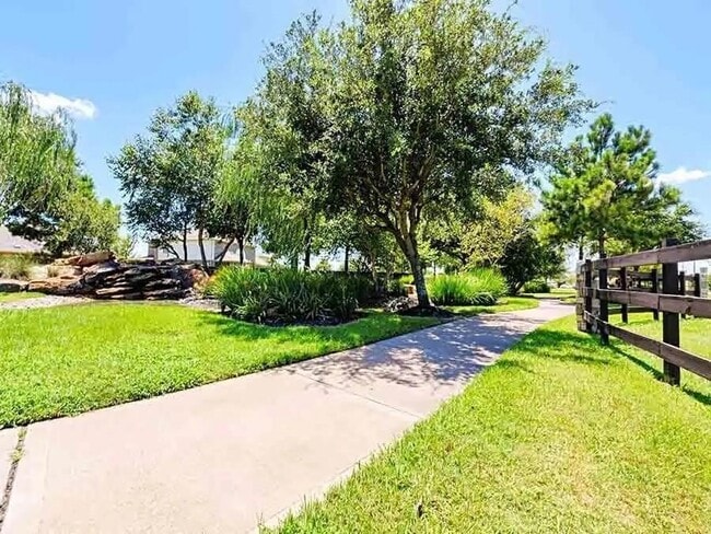 Building Photo - 30111 Twisting Springs Dr