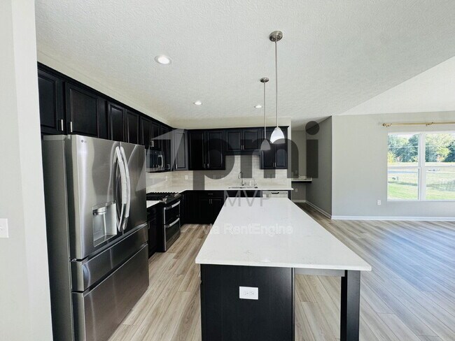 Building Photo - 5749 Shadowfair Ln