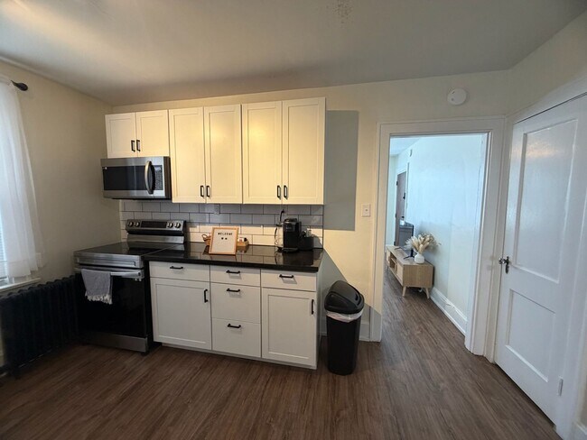 Building Photo - 6611 Kennedy Ave