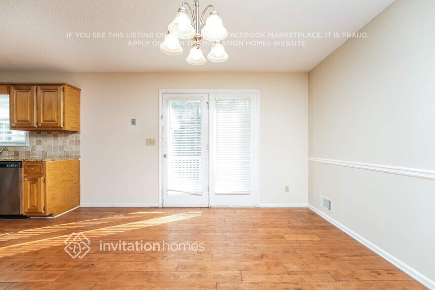 Building Photo - 2440 Sherrie Ln SW