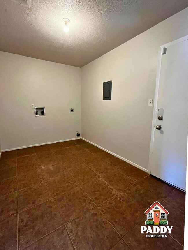 Building Photo - 102 Farm to Market 1001