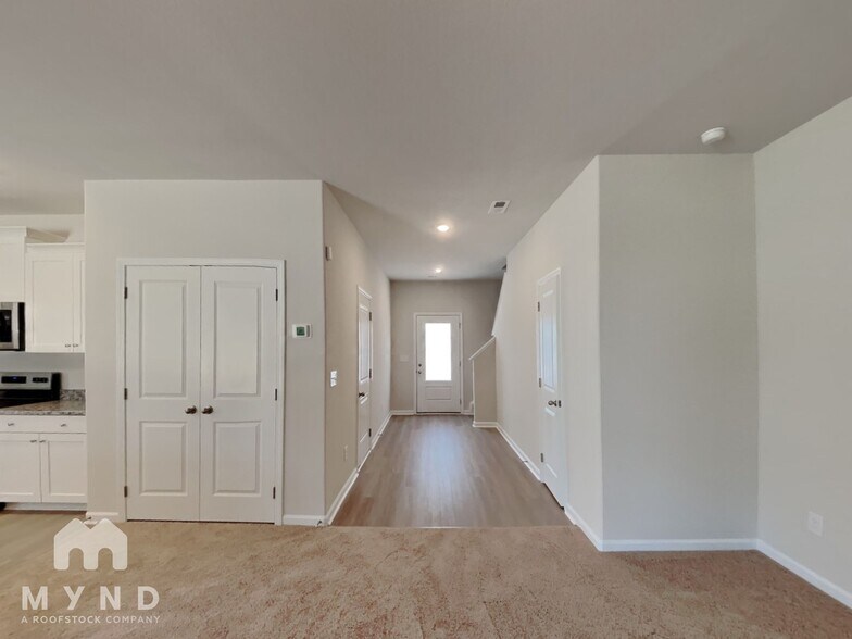 Building Photo - 112 Warwick Dr