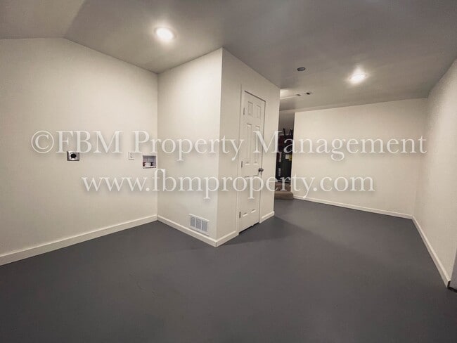 Building Photo - 207 Kirksey St