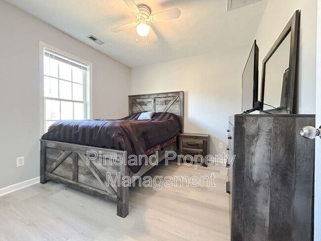 Building Photo - 341 Kingdom Estate Dr