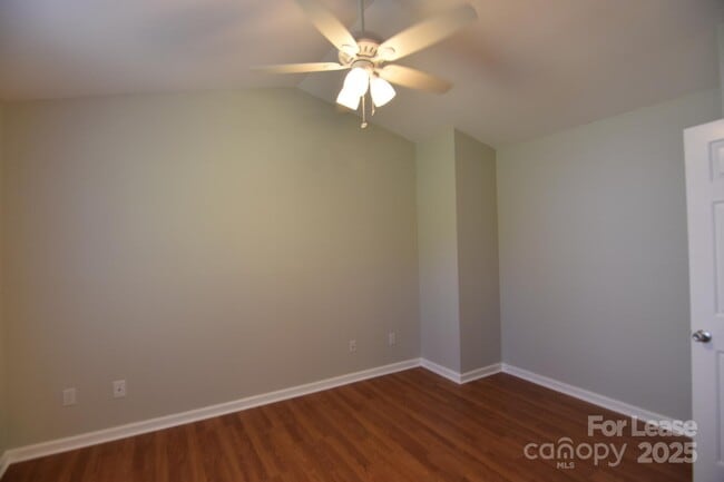 Building Photo - 8220 Golf Ridge Dr
