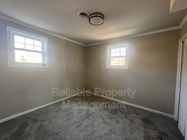 Building Photo - 222 Oakdale Ave