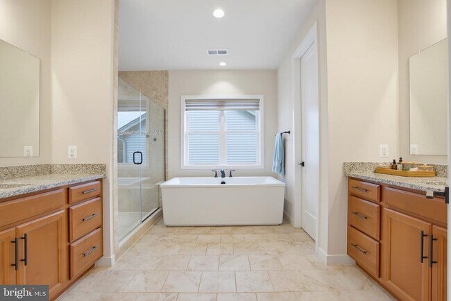 Building Photo - 24535 Mountain Magnolia Pl