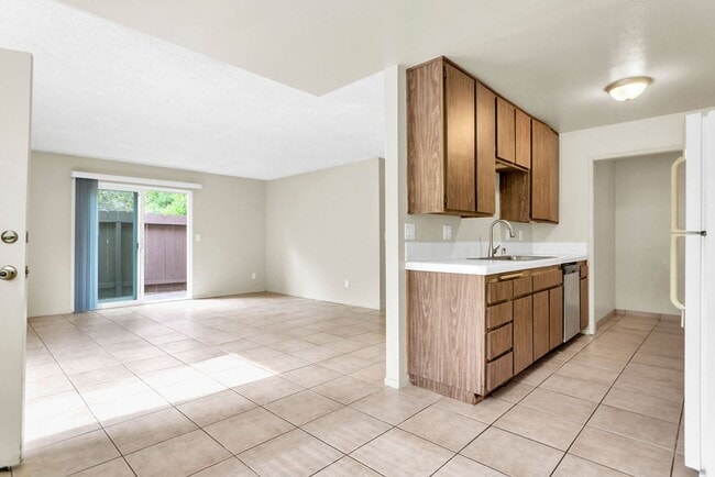 Primary Photo - Great three bedroom/two bath single level corner townhome in UTC!