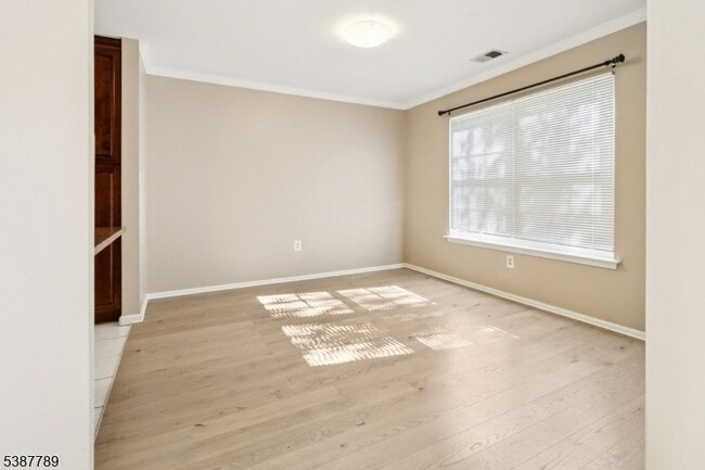 Building Photo - 10 Brookline Ct