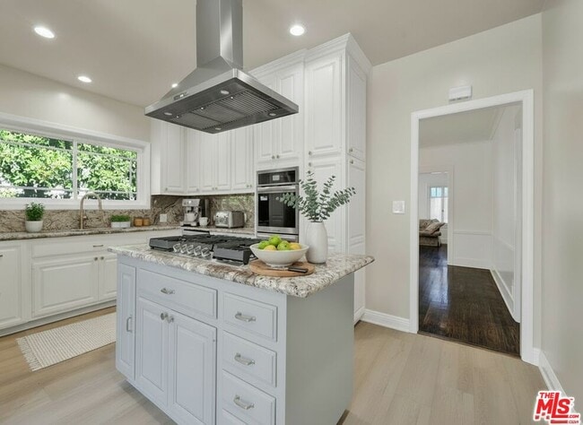 Building Photo - 743 N Orange Dr