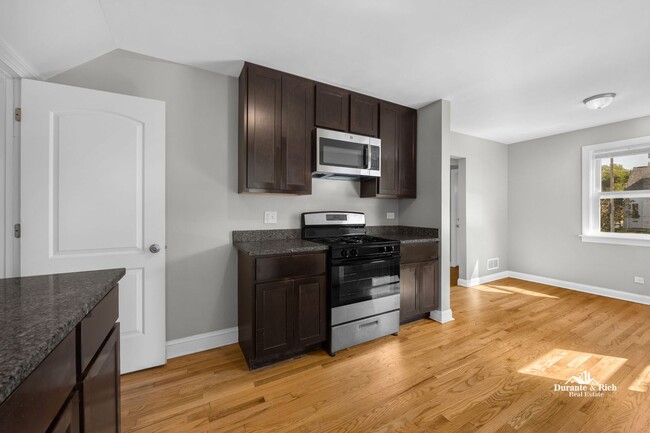 Building Photo - Perfect Single Family Home in Evergreen Park