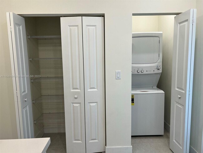 Building Photo - 8167 NW 41st St