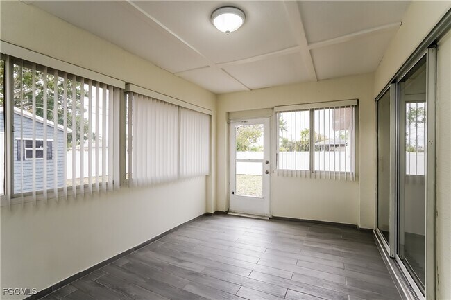 Building Photo - 126 SE 7th St