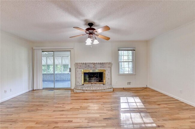 Building Photo - 2628 Whitehurst Dr