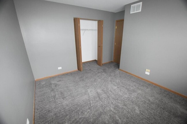 Building Photo - 24 Waterbury Cir