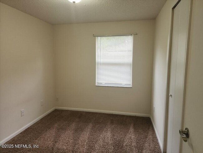 Building Photo - 3058 Mangrove Ave