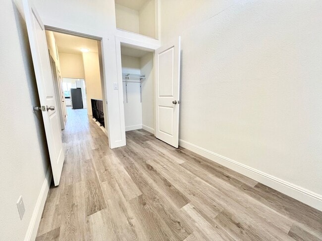 Building Photo - 963 Oak