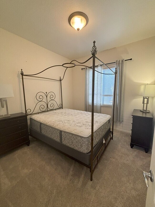 Building Photo - Sprawling Home Near UNR - One Level Living with 4 Beds - 3 Baths - 3 Car Garage