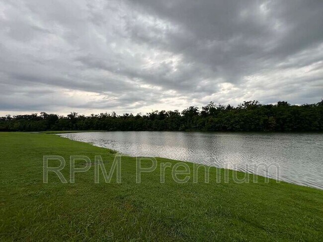 Building Photo - 6212 Lake Edge Dr