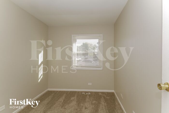 Building Photo - 711 Linden Ct