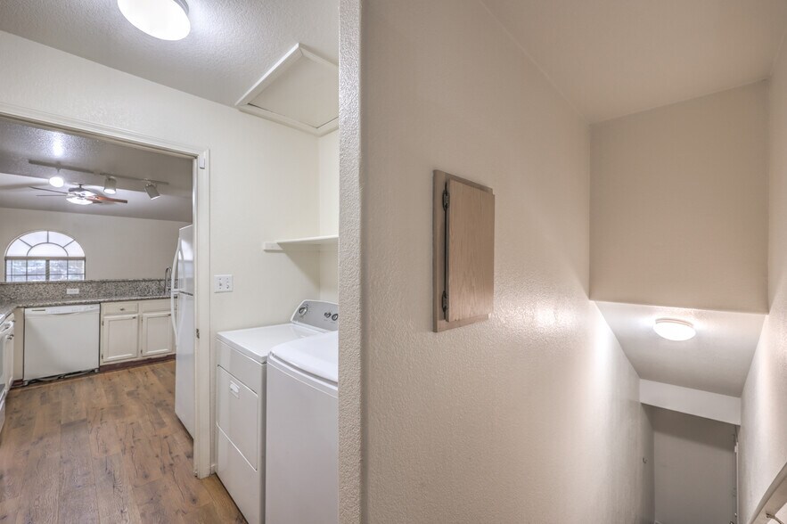 Building Photo - 3660 Renovah St
