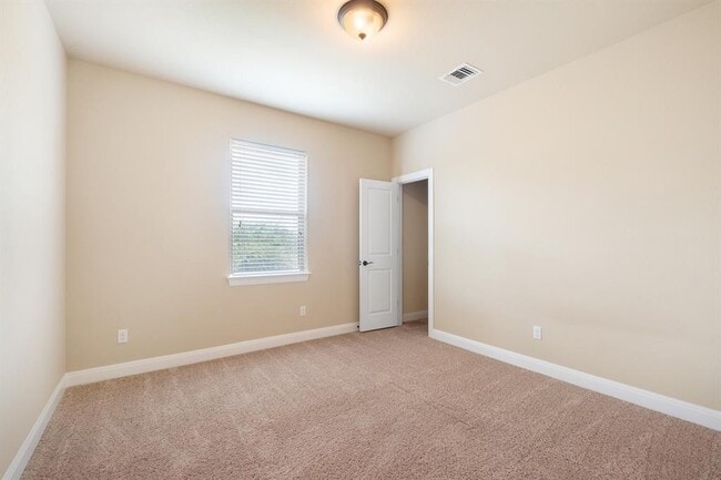 Building Photo - 2921 Desert Candle Dr