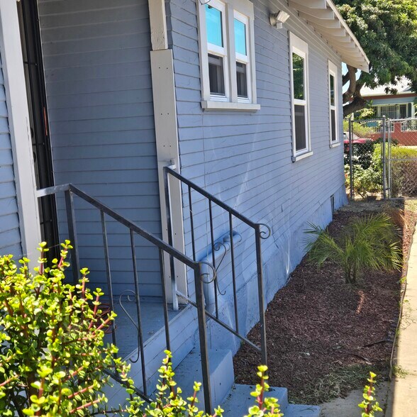 Building Photo - 2048 Ocean View Blvd