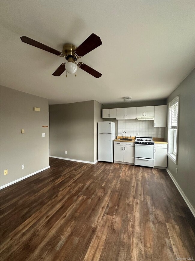 Building Photo - 26 Main St