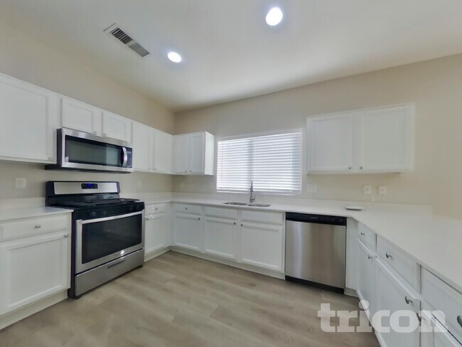 Building Photo - 16823 W Cottonwood St