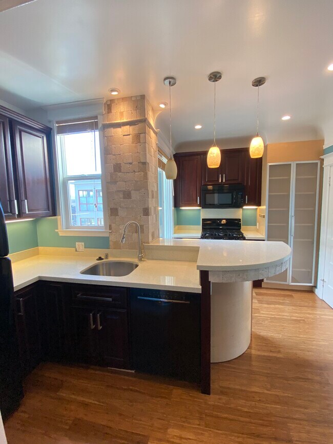 Kitchen - 3224A Steiner St