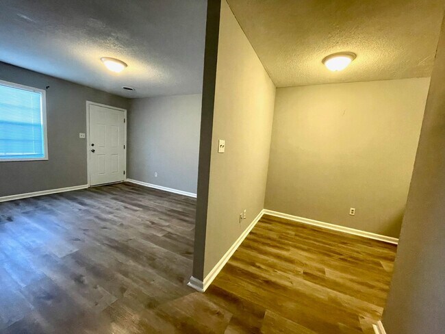 Building Photo - 01022