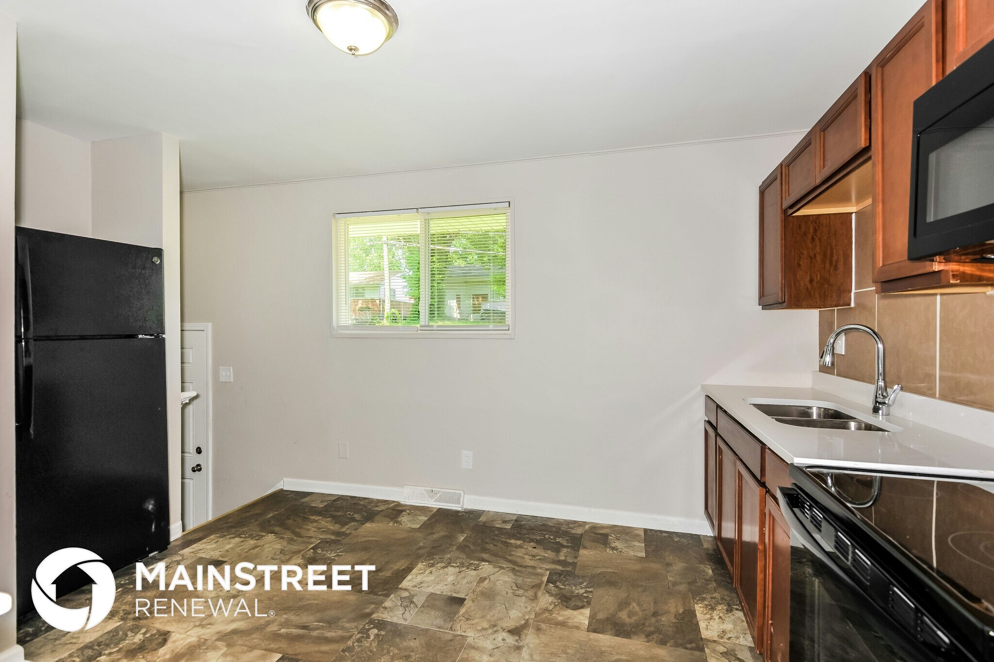 Building Photo - 9827 Portage Dr