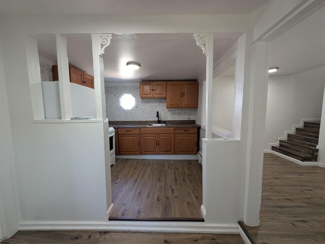 Building Photo - 114 N Texas Ave