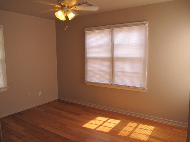 Building Photo - 2749 Cambridge Ct