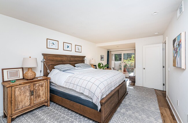 Building Photo - Del Mar Furnished Townhome with Ocean View...