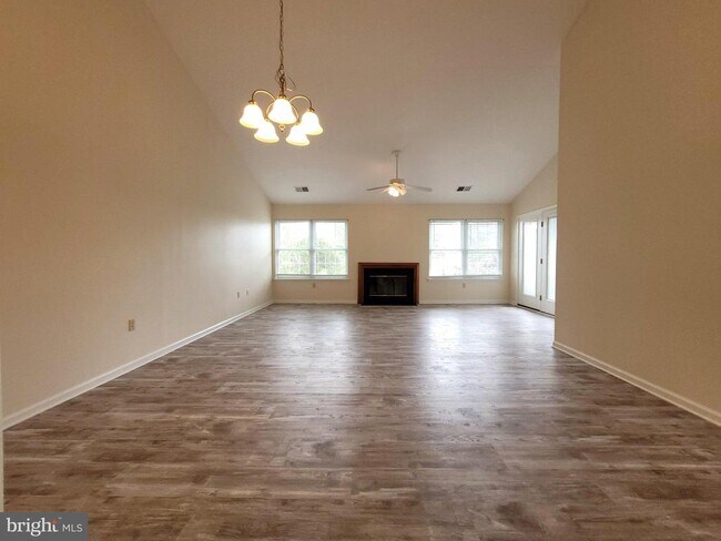 Building Photo - 138 Hawthorne Ct