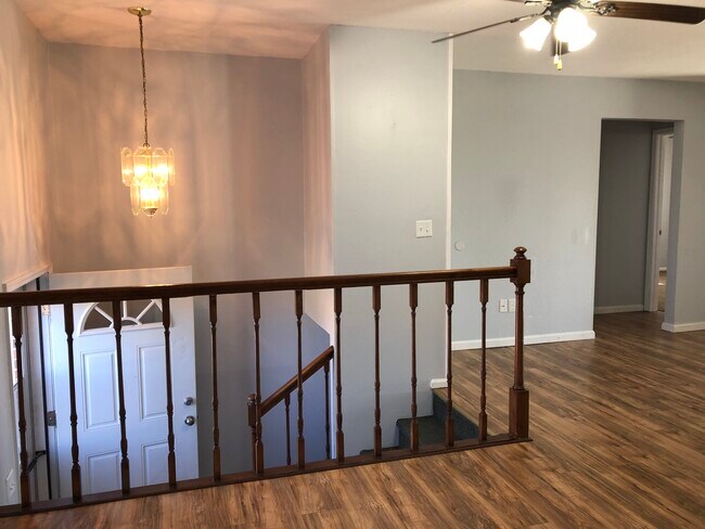 Building Photo - 710 Erin Place