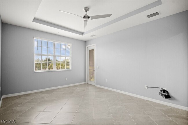 Building Photo - 12000 Santaluz Dr