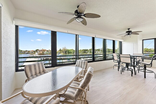 Building Photo - 926 Oak Harbour Dr