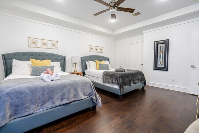 Building Photo - 1205 Summer St