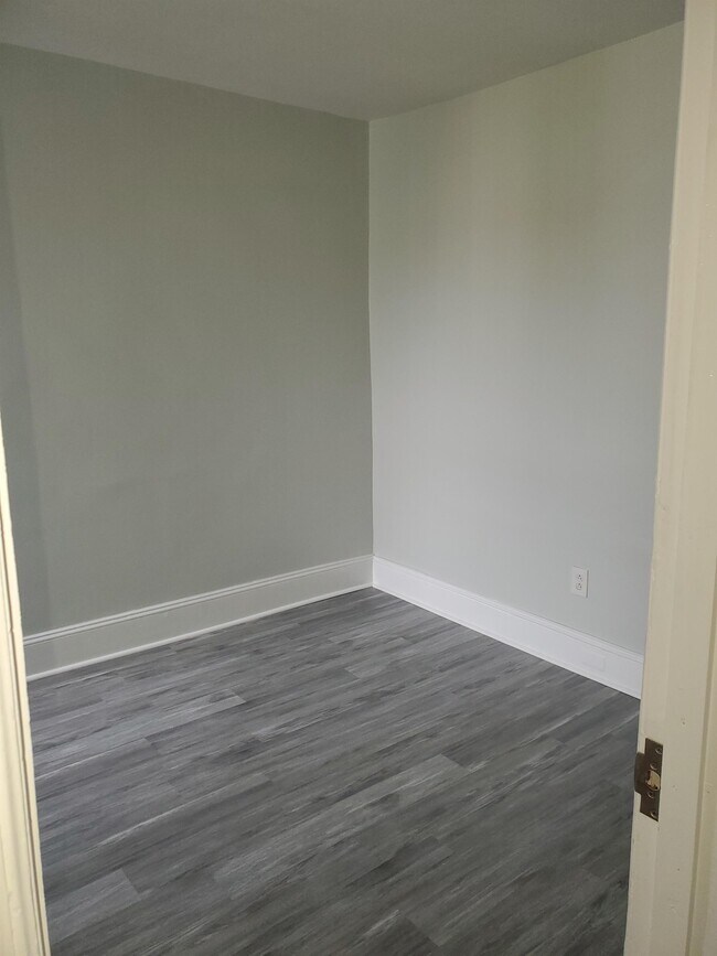 Building Photo - 3050 Memphis St