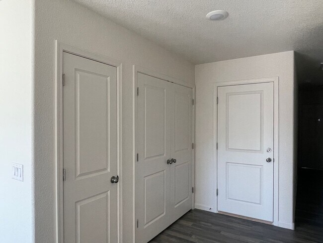 Building Photo - 2446 River Valley Cir