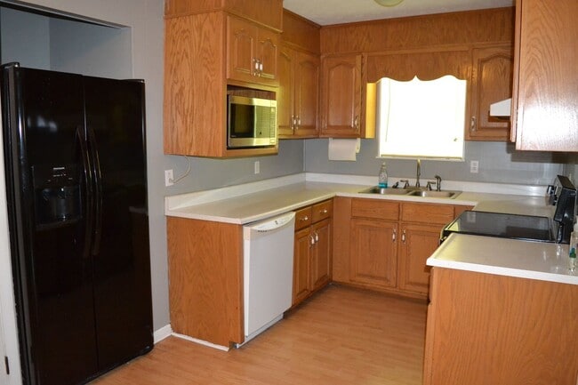 Building Photo - 138 Cypress Cir